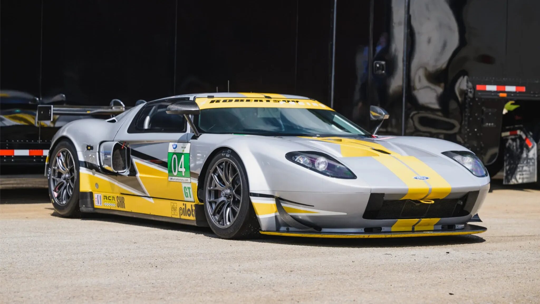 На продажу выставлен гоночный Ford GT из карбона