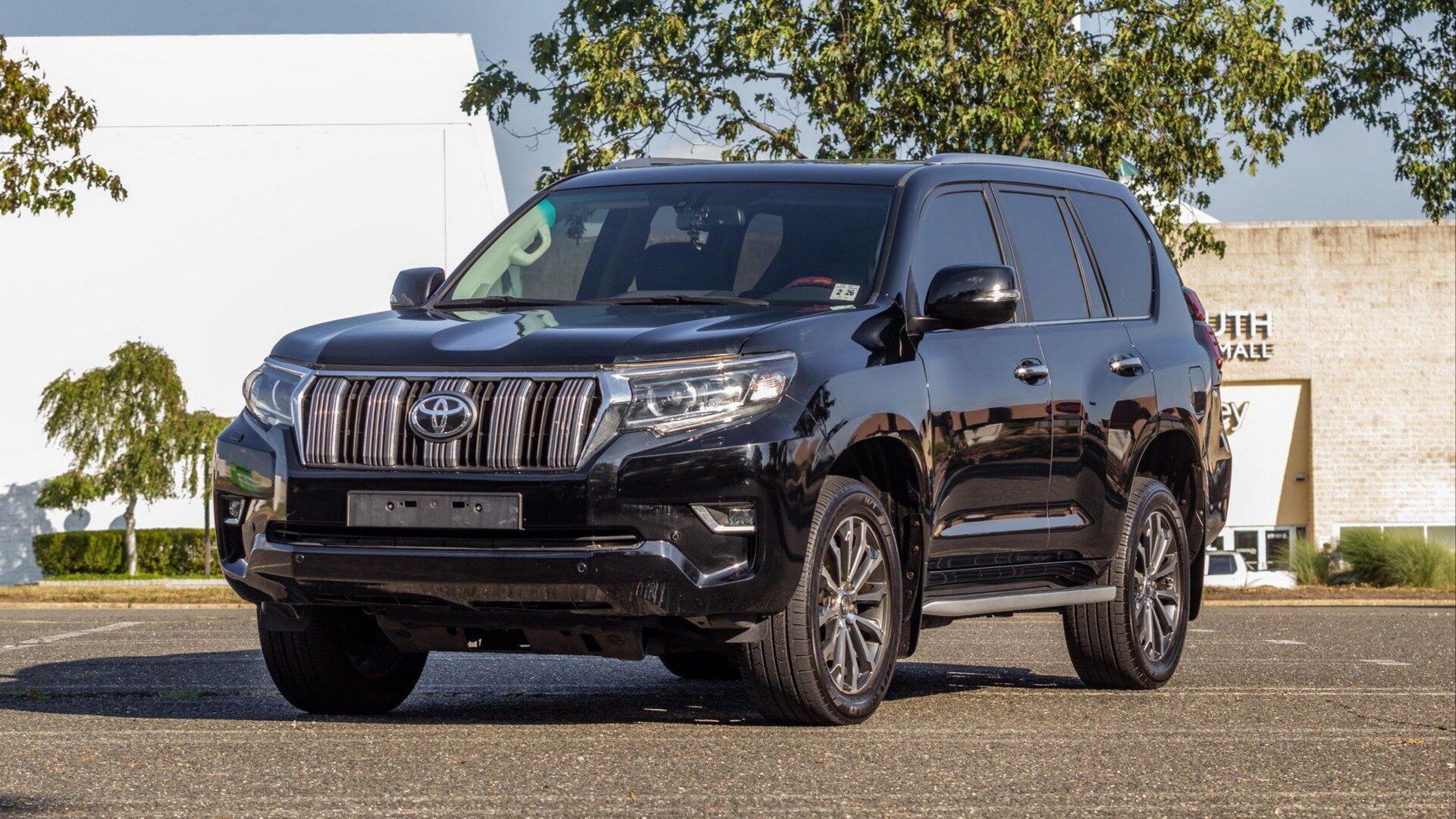 Внедорожник Lexus GX переделали в Toyota Land Cruiser Prado и выставили на продажу