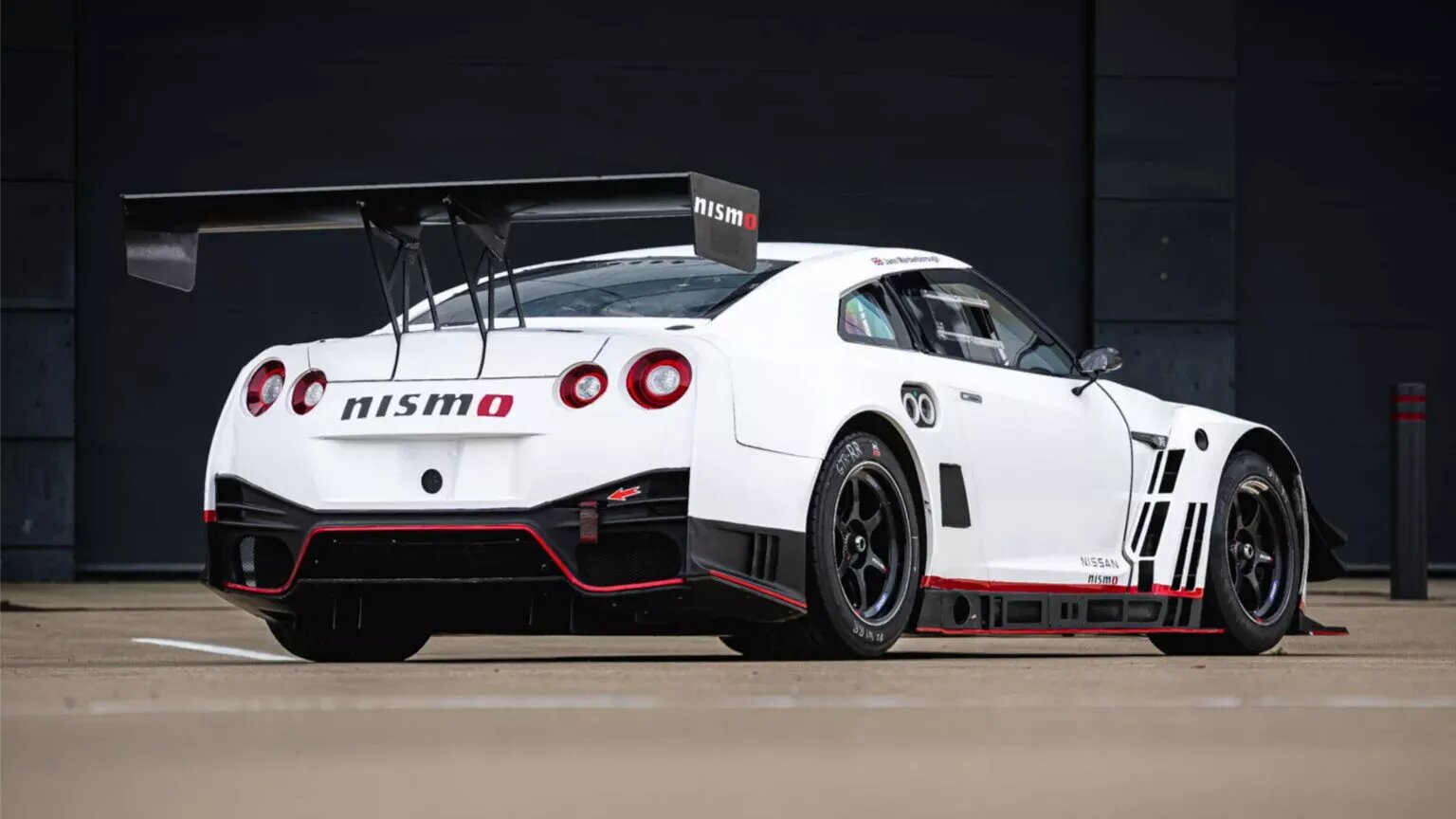 Гоночный Nissan GT-R Nismo из фильма «Гран Туризмо» уйдёт с молотка
