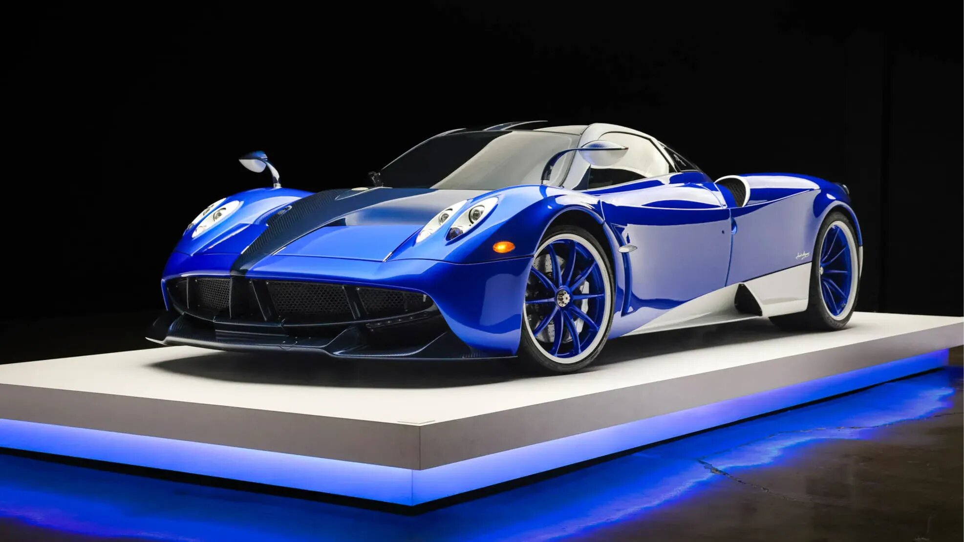 За уникальную Pagani Huayra дают два миллиона долларов на аукционе