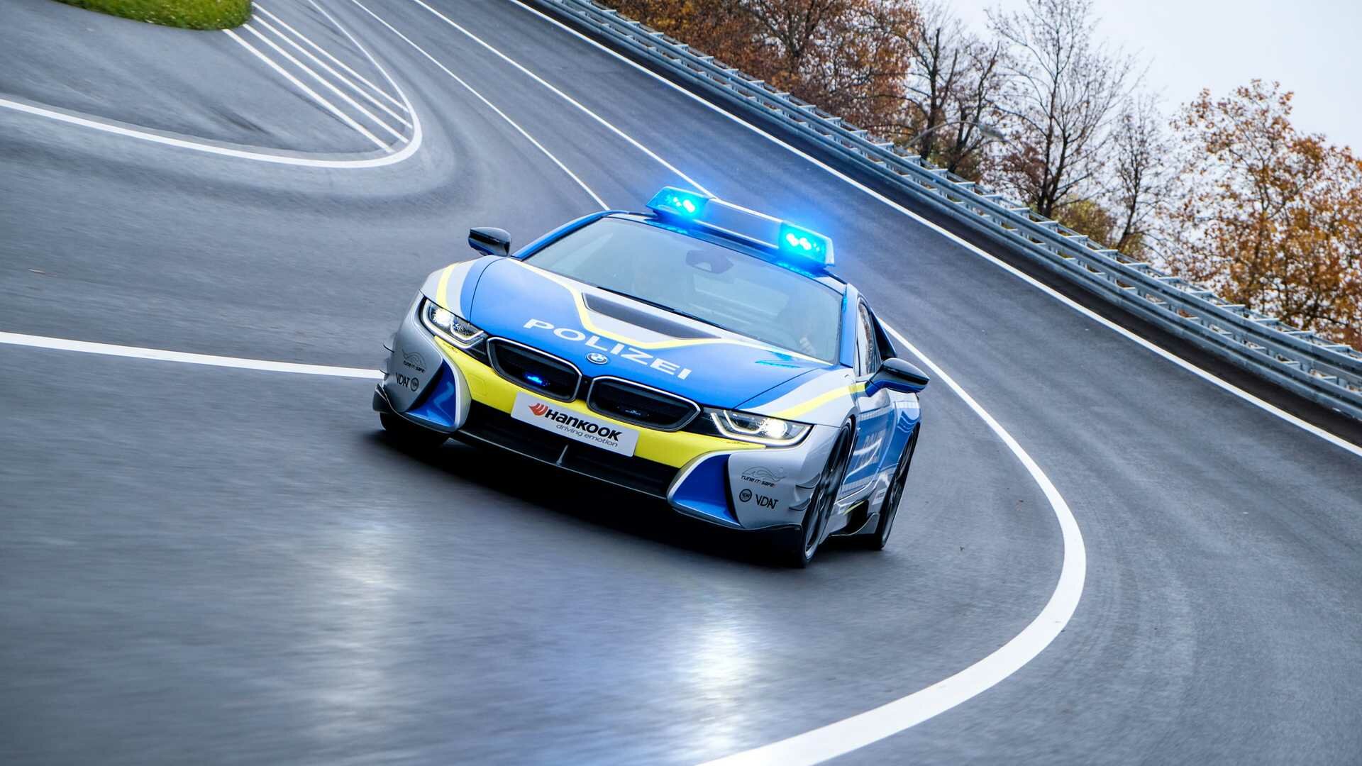 Немецкие тюнеры доработали BMW i8 под полицейские нужды (на самом деле нет)