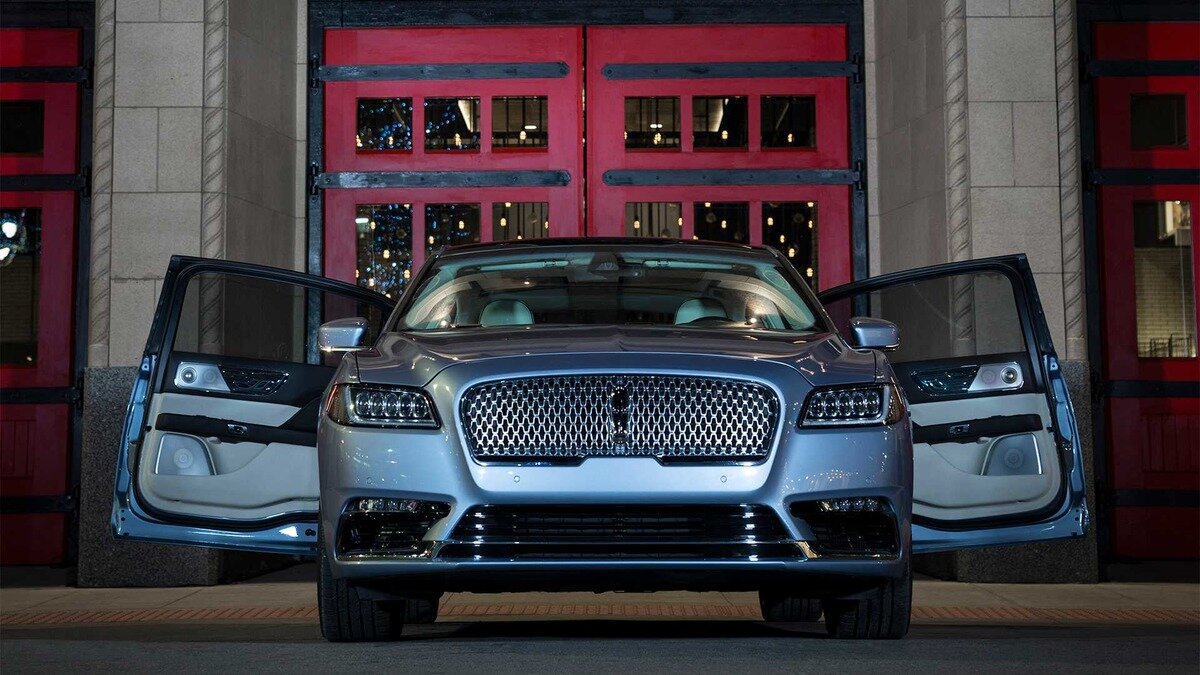 Седан Lincoln Continental вернулся к «суицидальным» дверям, но ненадолго
