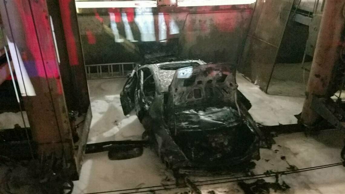 Вот как выглядит автомобиль, упавший с девятого этажа