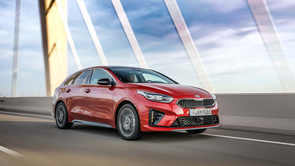 До России добрался самый мощный, быстрый и дорогой Kia Ceed. Это – универсал