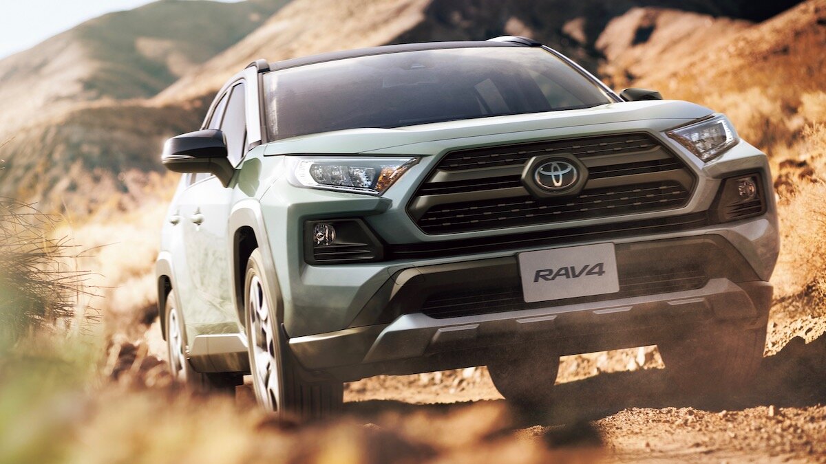 Toyota RAV4 научился вызывать вертолёт. Но только в Японии