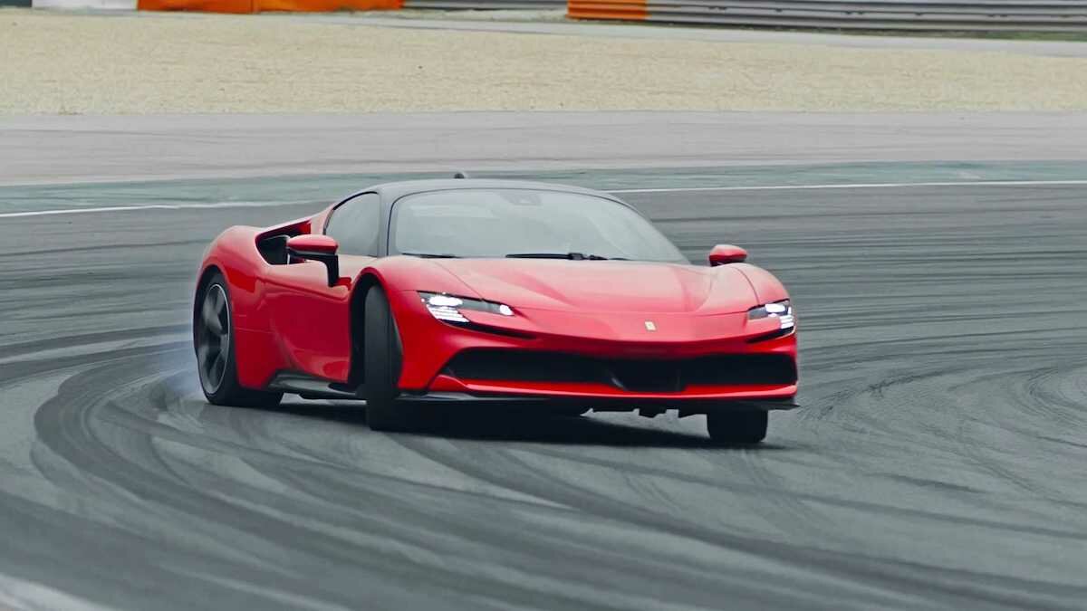 Подключаемый гибрид Ferrari: передний привод, 1000 сил и четыре мотора