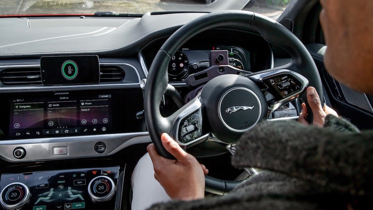 Искусственный интеллект Jaguar Land Rover поможет снять стресс