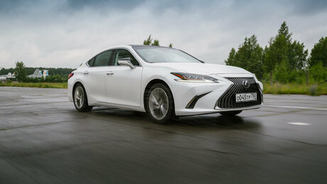 Побег от репутации: подробный тест Lexus ES