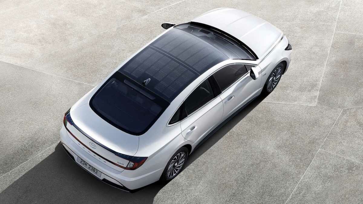 Гибридная Hyundai Sonata похвасталась солнечной батареей на крыше