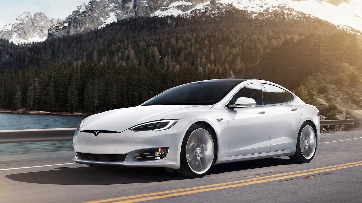 Клиентам Tesla вернут бесплатные зарядки