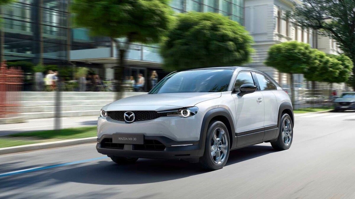 Первый электрокар Mazda получил необычные двери и скромную начинку