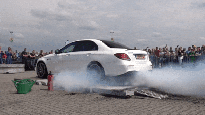 Установлено, как быстро 810-сильный Mercedes-AMG уничтожает шины. Спойлер: мигом