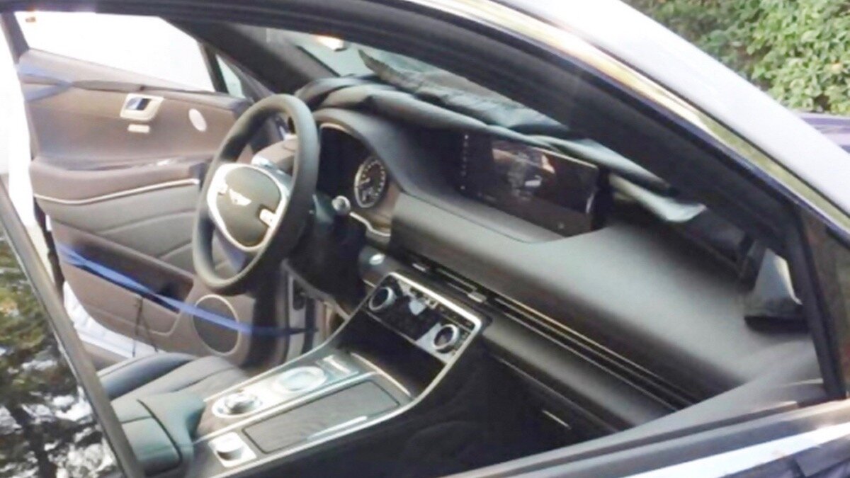 Интерьер кроссовера Genesis, Tesla Roadster за 250 долларов и другие новости за ночь