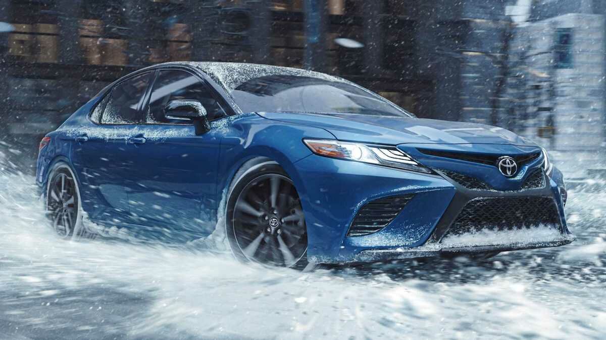 Седан Toyota Camry получил полный привод от RAV4