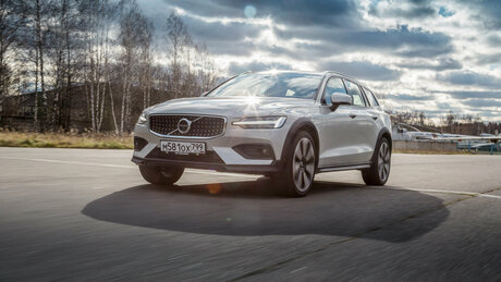 Побег из райсобеса: подробный тест Volvo V60 Cross Country