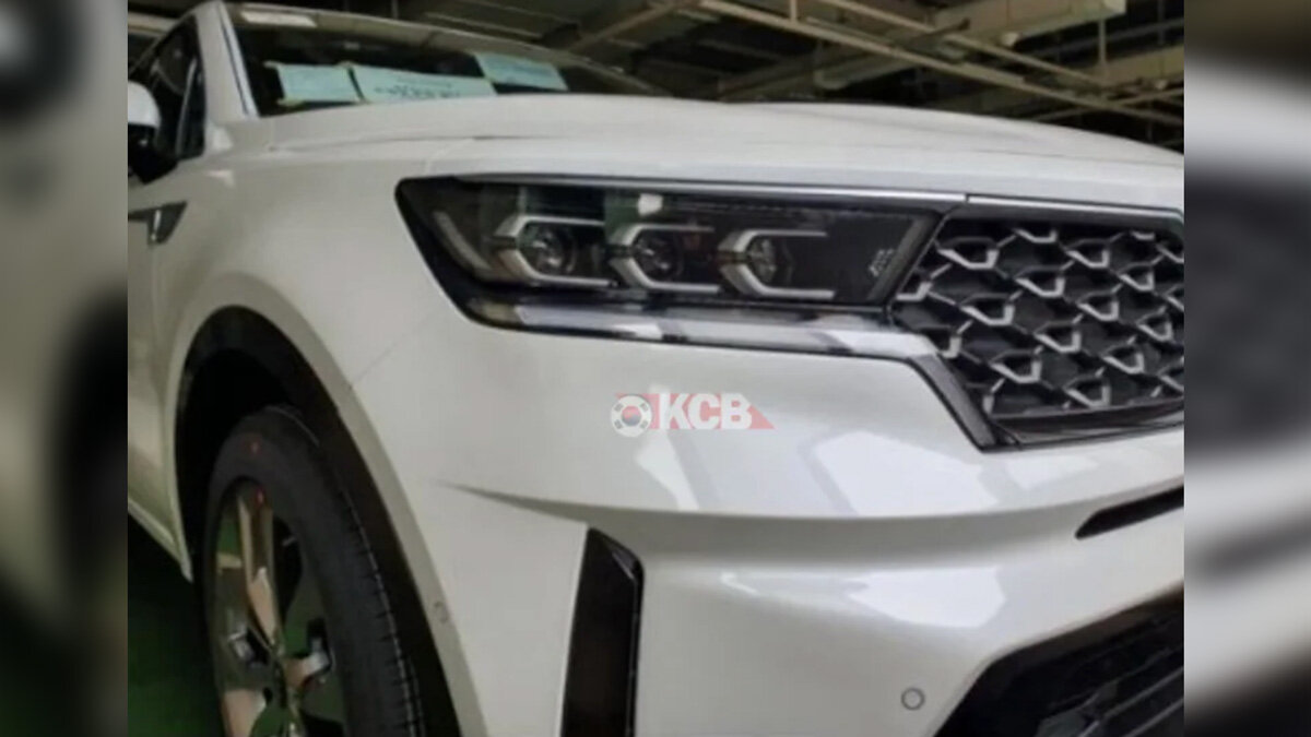 Новый Kia Sorento застали без маскировки
