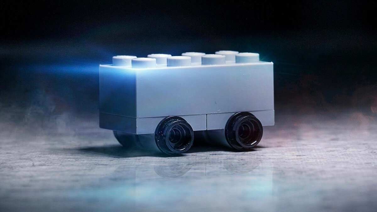 Фирма Lego потроллила дизайн пикапа Теслы