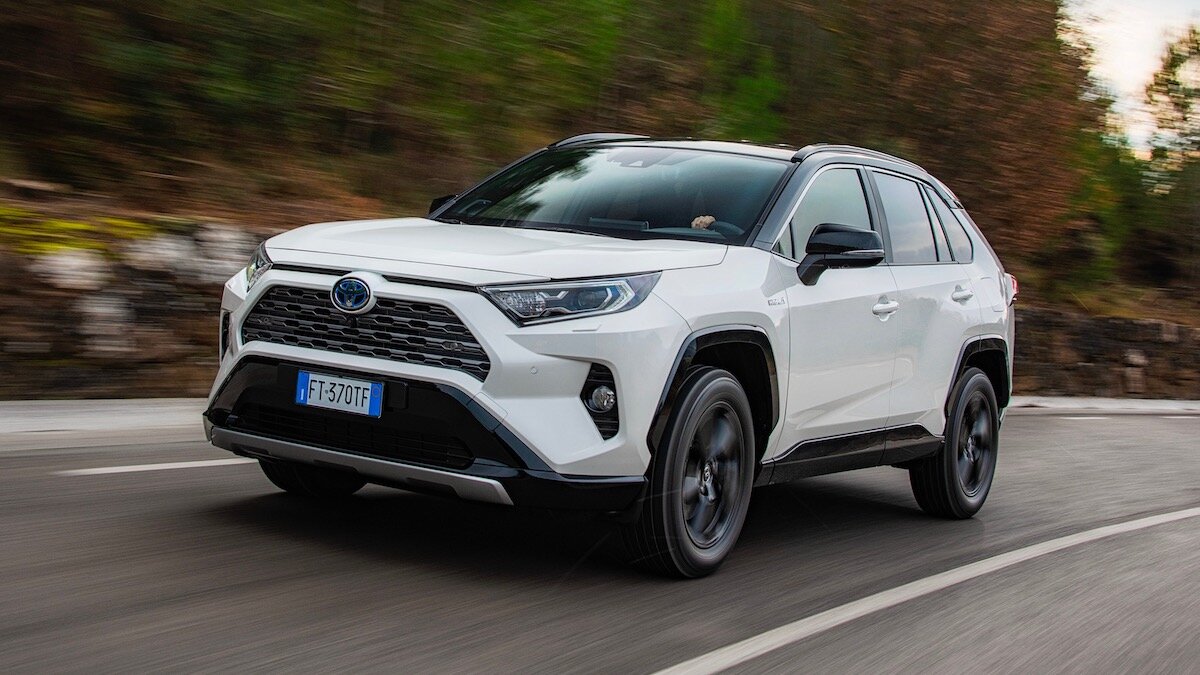 Для Toyota RAV4 разработают новые настройки системы стабилизации. Их можно будет загрузить у дилера