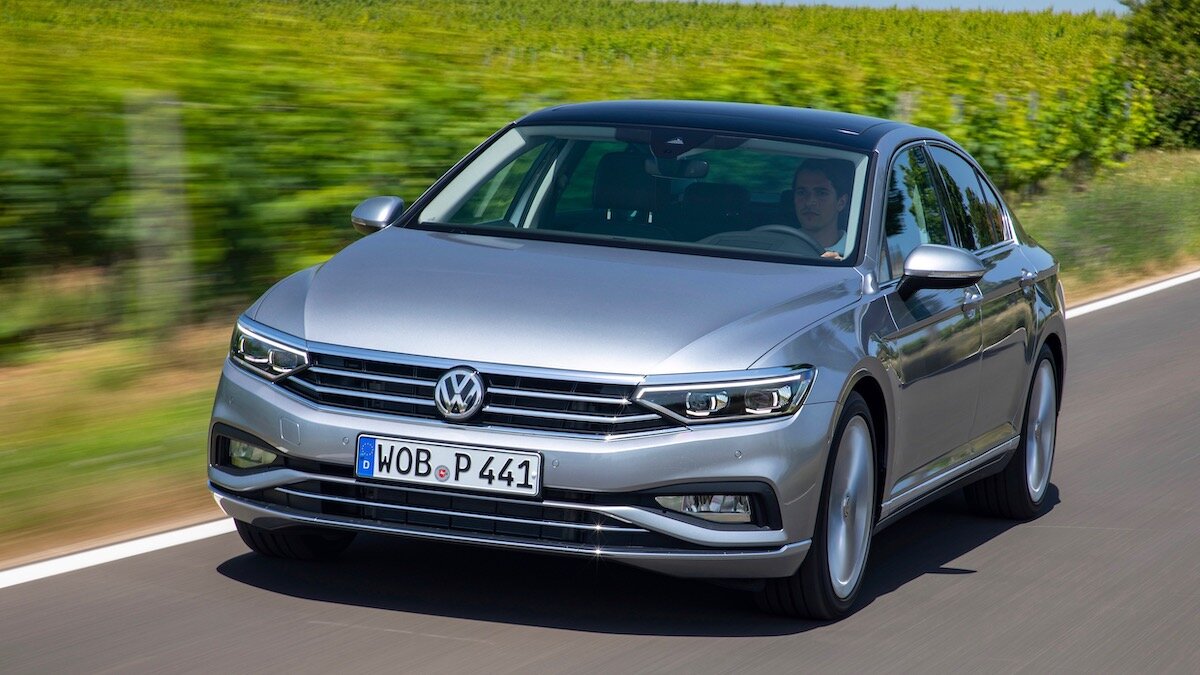 Обновлённый VW Passat приедет в Россию с двумя двигателями