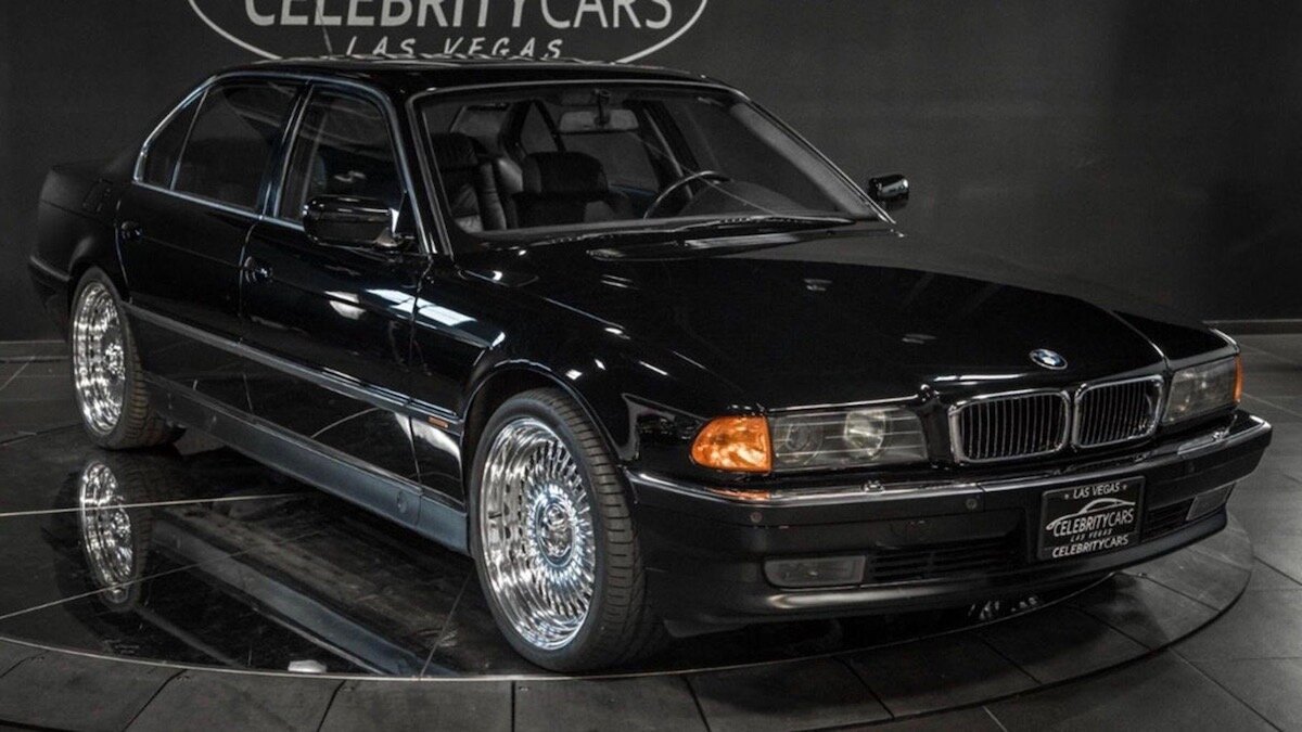 BMW 750Li, в котором застрелили Тупака, продают за 107 миллионов рублей
