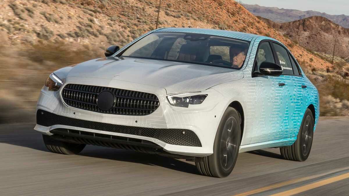 Обновлённый Mercedes-Benz E-класса: семь гибридов и умные ассистенты