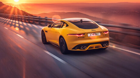 Процедура стерилизации: тест обновлённых купе и родстера Jaguar F-Type