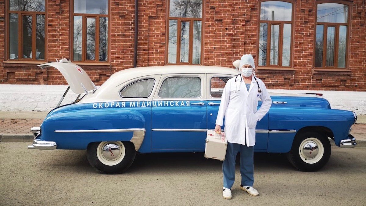 Коллекционер передал врачам 61-летнюю «Cкорую» для борьбы с коронавирусом