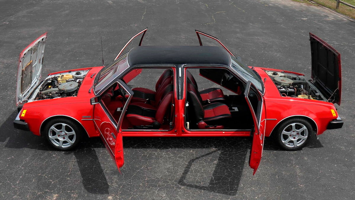 На торги выставили тяни-толкай из Dodge и Plymouth. Но на самом деле — это два Mitsubishi Colt