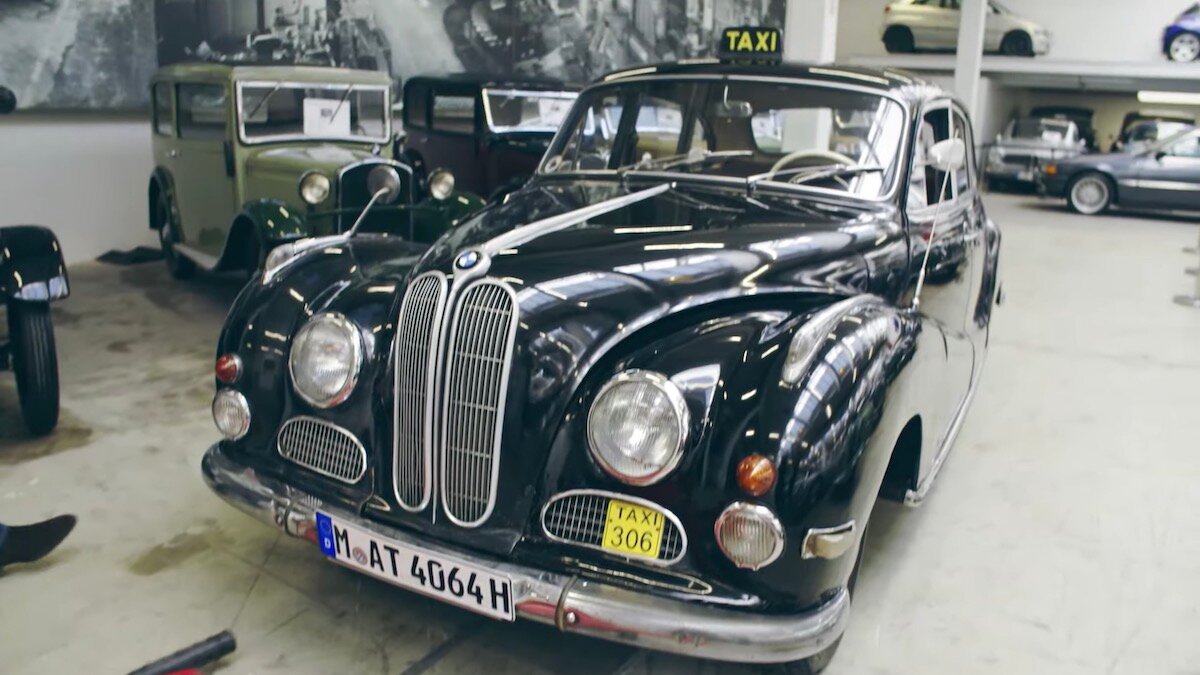 Музейщики BMW показали 65-летнее такси, проехавшее более миллиона километров