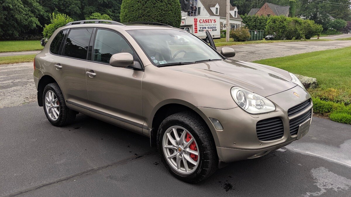 Владелец 16-летнего Porsche Cayenne посчитал расходы за год. Сумма получилась большая