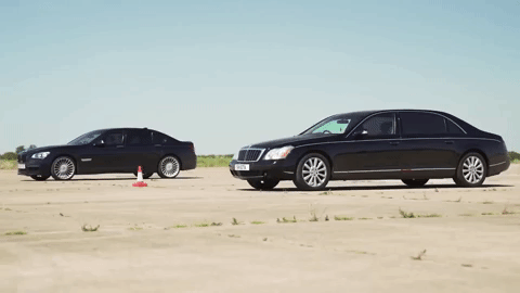 Видео дня: BMW 760Li бросил вызов старому Майбаху