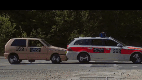 Посмотрите, что осталось от старых Фиата и BMW после удара на 90 км/ч