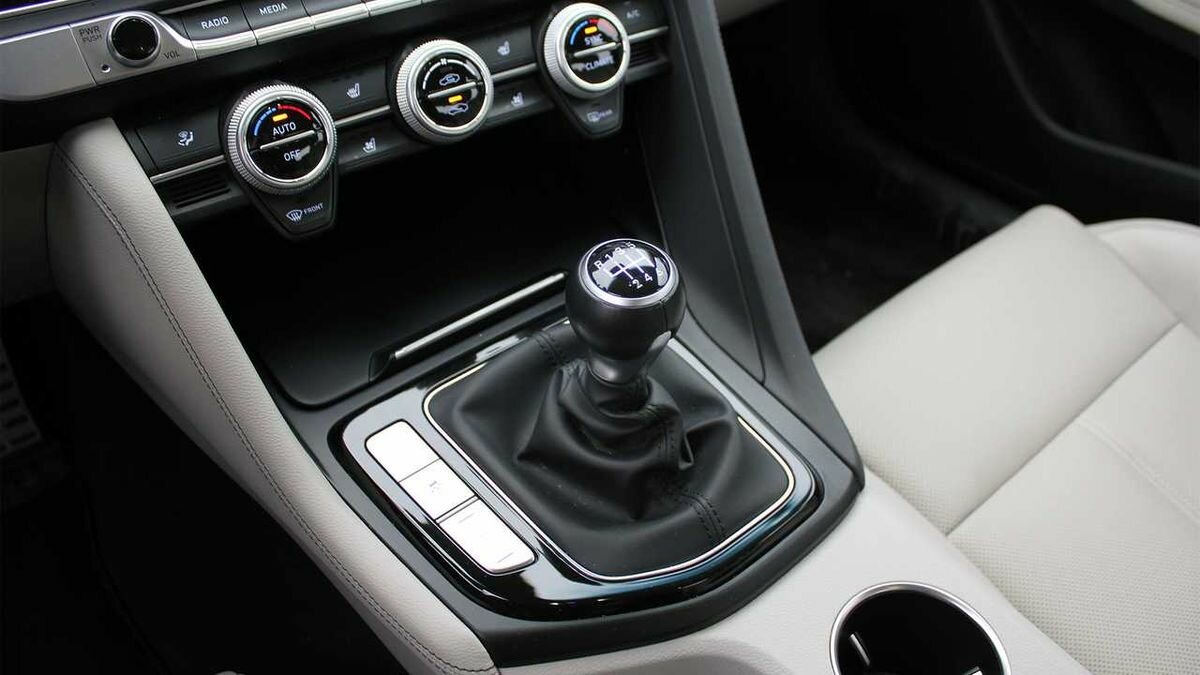 Genesis G70 лишится «механики»