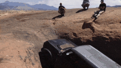 Посмотрите, как Ford Bronco карабкается по почти отвесным скалам