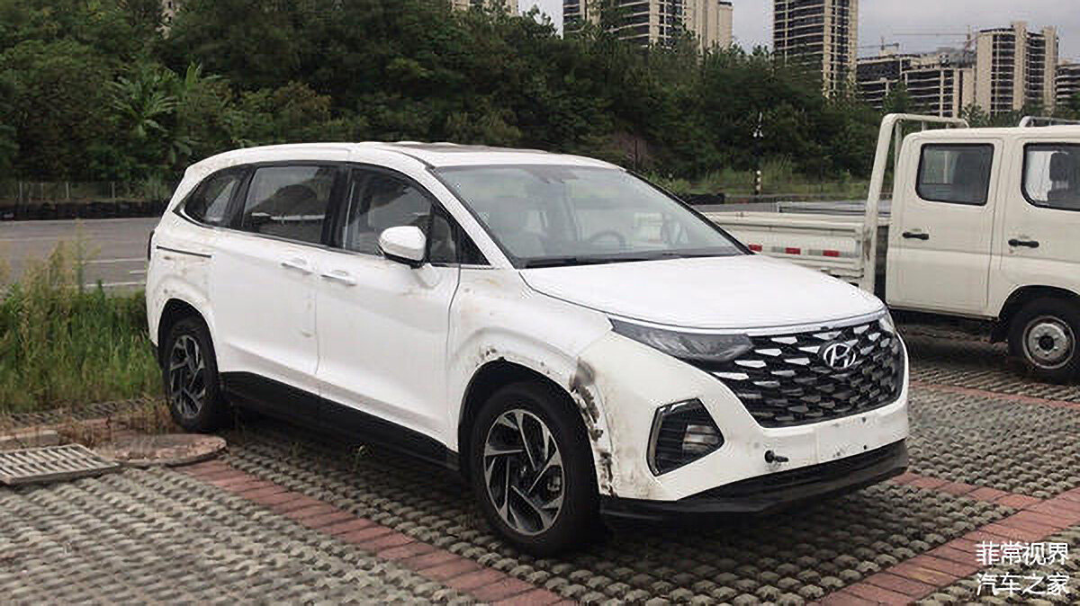 Большой минивэн Hyundai впервые заметили на дорогах. У него будет полный привод