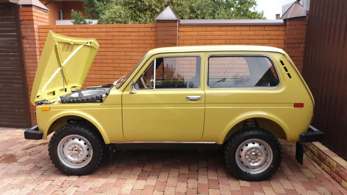 В продаже появилась уникальная «Нива» 1977 года — её оценили как новый Land Cruiser Prado