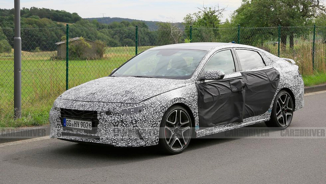 «Заряженную» версию Hyundai Elantra N впервые сфотографировали на дороге