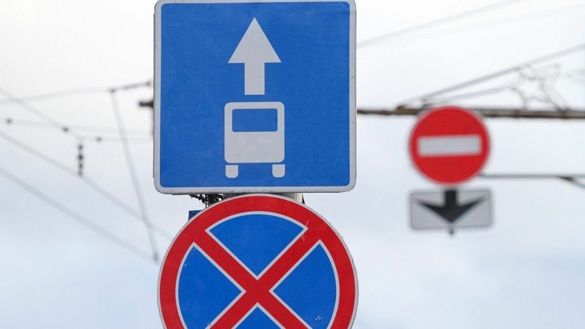 Автомобилистам полностью запретят проезд по выделенным полосам в Москве 