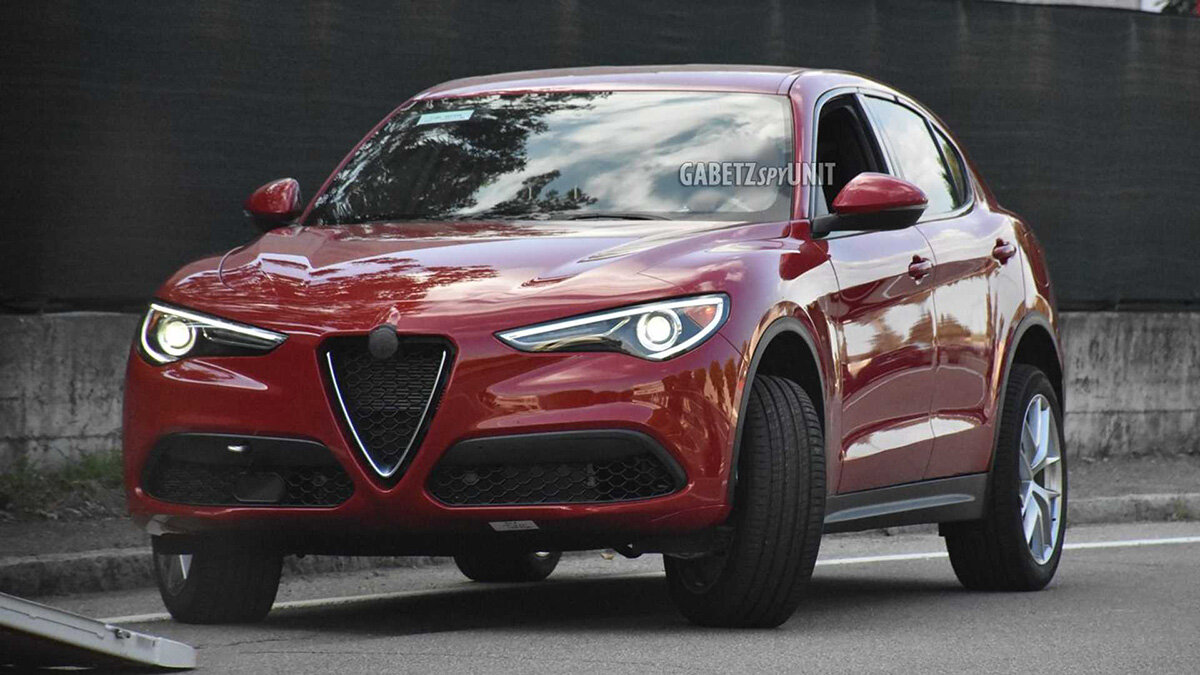 Доступный кроссовер Maserati Levantina впервые заметили на дороге