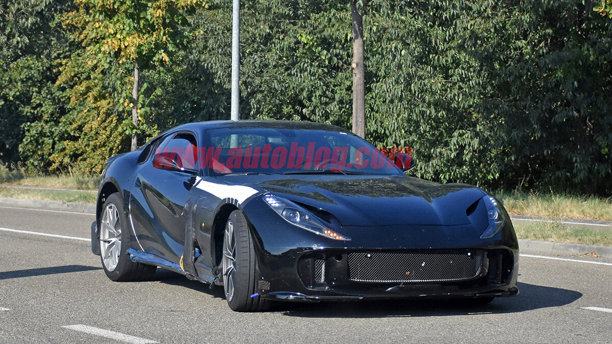 Ferrari тестирует загадочный суперкар. Возможно, это мощнейшая версия 812