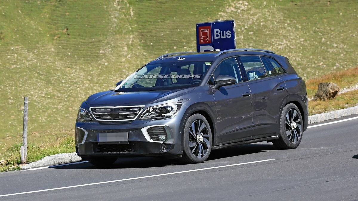 Самый большой электрокроссовер Volkswagen замечен на дорогах. Его замаскировали под Peugeot