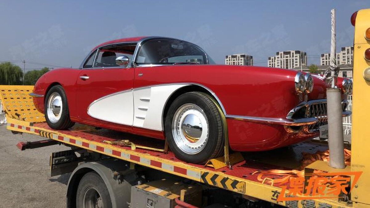 В Китае начнут выпускать реплику классического Chevrolet Corvette — и это гибрид