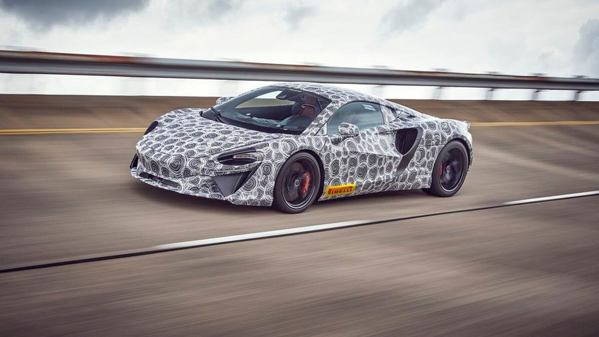 Марка McLaren показала на фото новый супергибрид и анонсировала премьеру