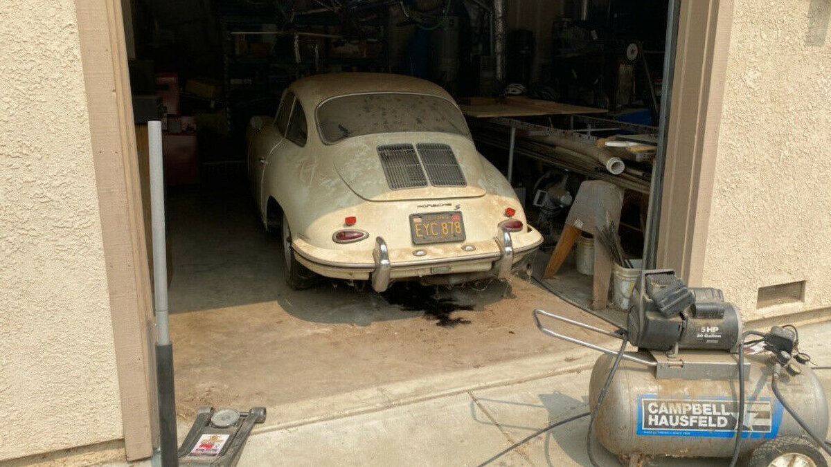 В старом гараже нашли 57-летний Porsche, который стоит больших денег