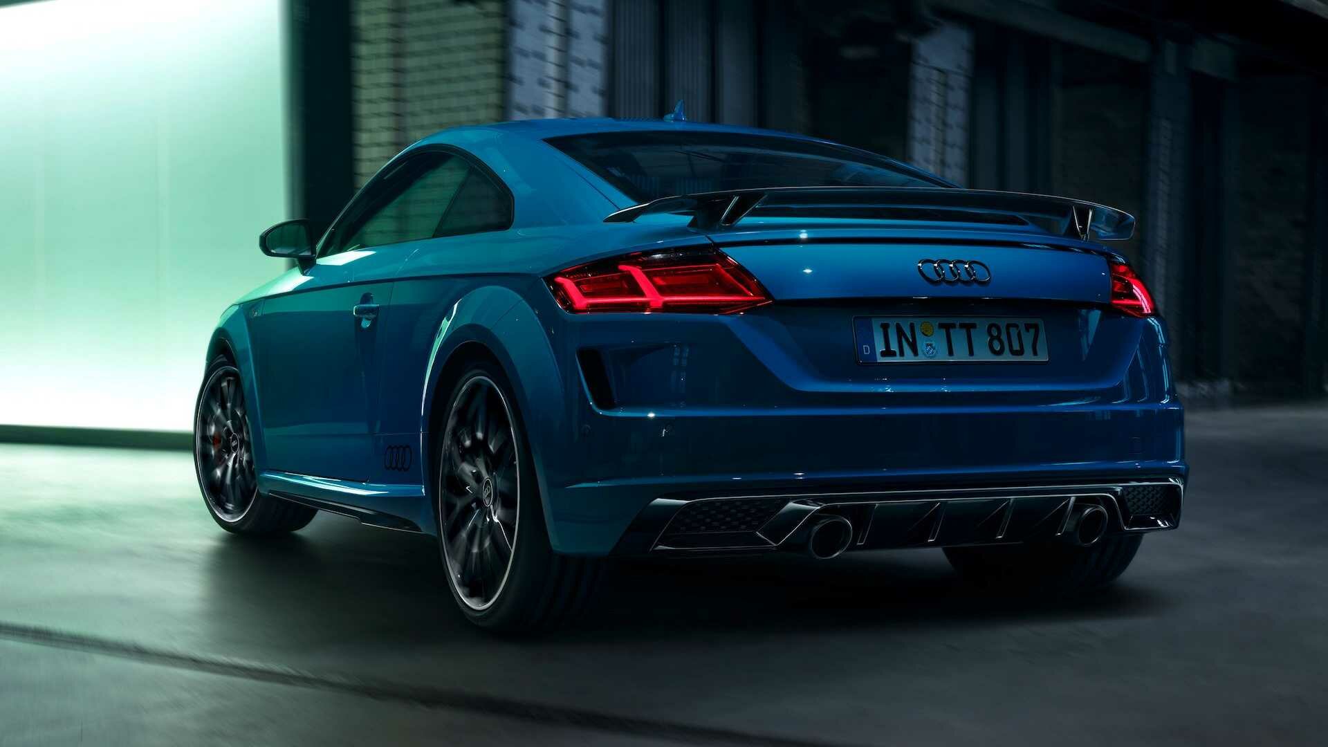 Купе Audi TT получило стильную версию S Line Competition Plus c зажатой подвеской