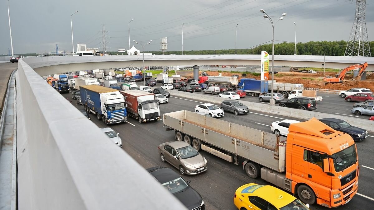 Старым грузовикам могут запретить въезжать в центр Москвы