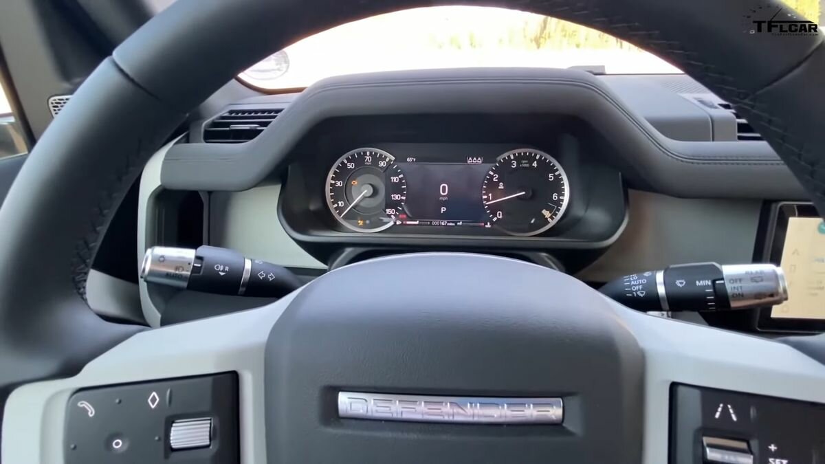 Новый Land Rover Defender сломался, не проехав и 300 километров