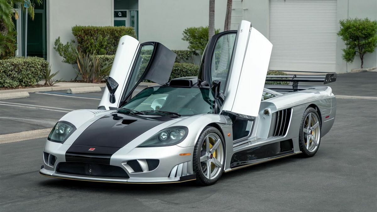 На торги выставлен практически новый и очень редкий суперкар Saleen S7 LM