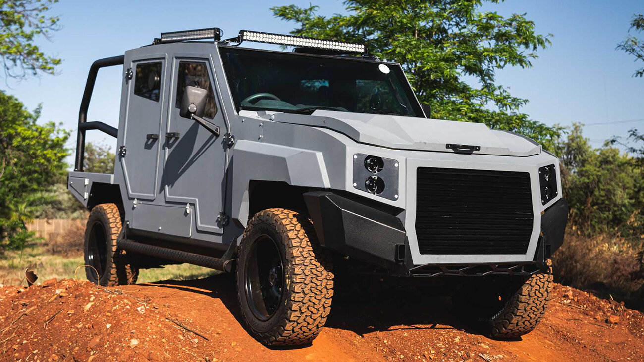 Африканцы превратили Toyota Land Cruiser в броневик