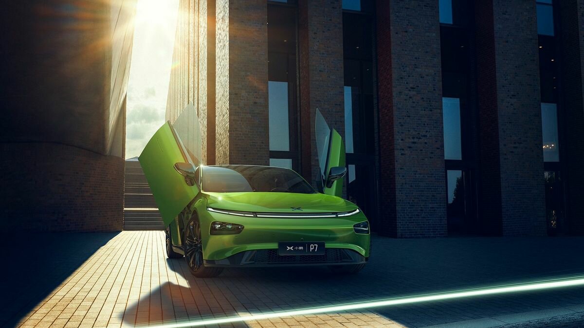 Китайскому электрокару Xpeng P7 добавили серийную версию с «Ламбо-дверьми»